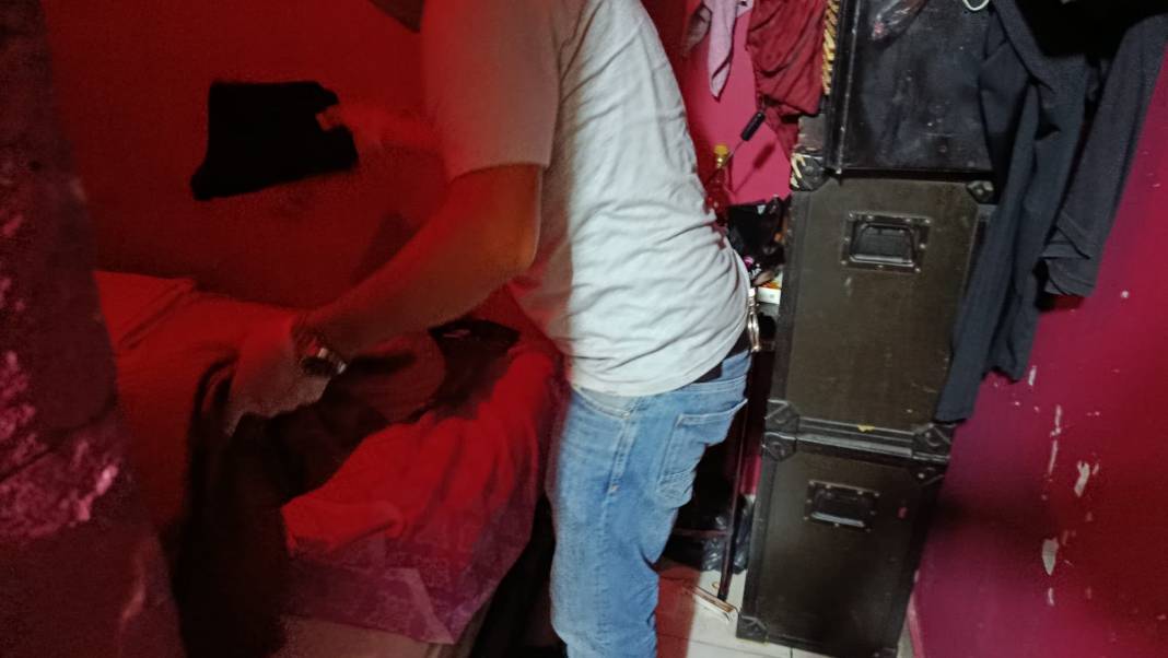 Fuhuş operasyonu: 26 kişi yakalandı, suç makinesi çıktılar! 6